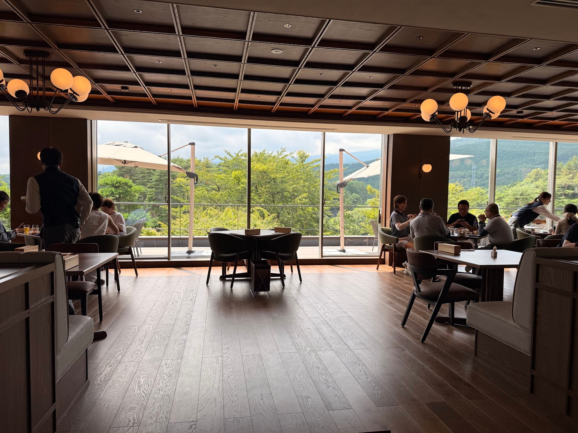 The dining room terrace with mountain views