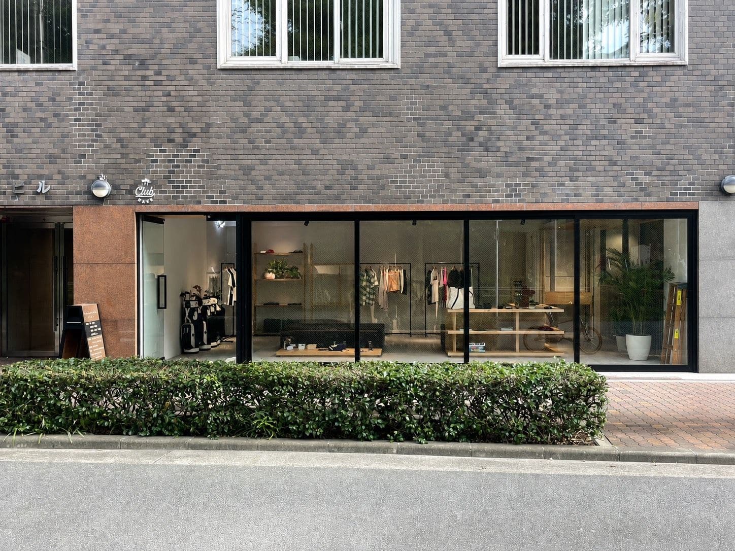 CLUBHAUS storefront — the glass-fronted golf select shop by Utsubo Park in Nishi-ku, Osaka